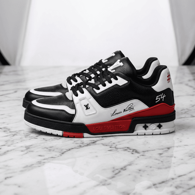 Tênis Louis Vuitton LV Trainer Preto Branco